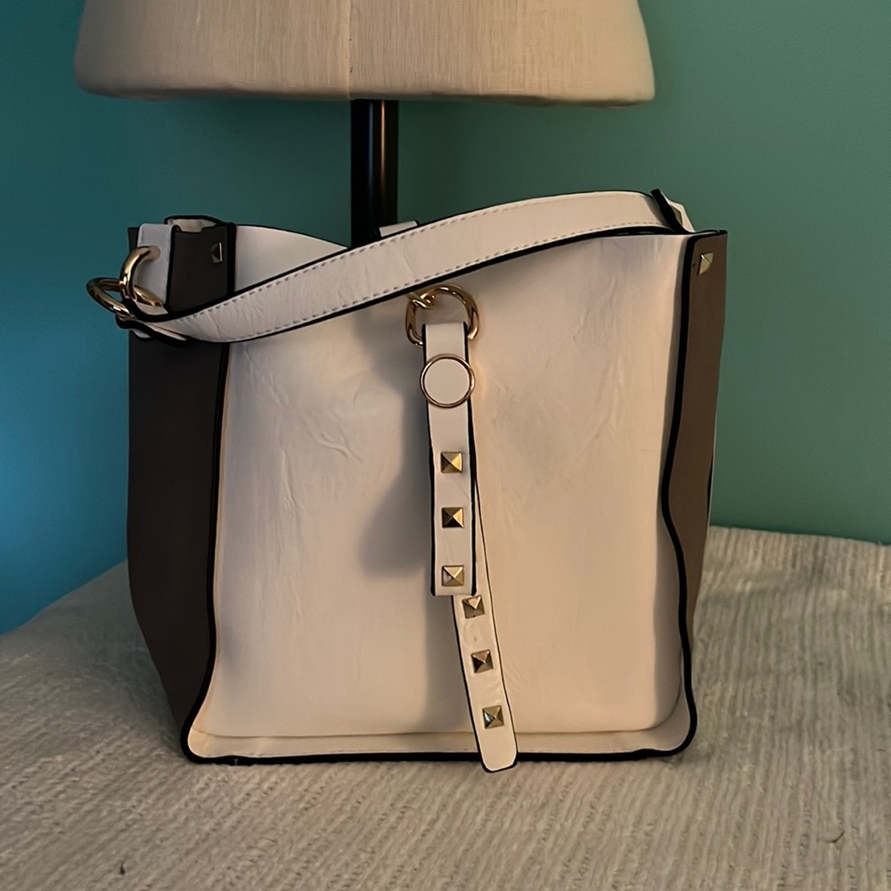 NWT Best Kept Secret Grey and White 2 piece bag set